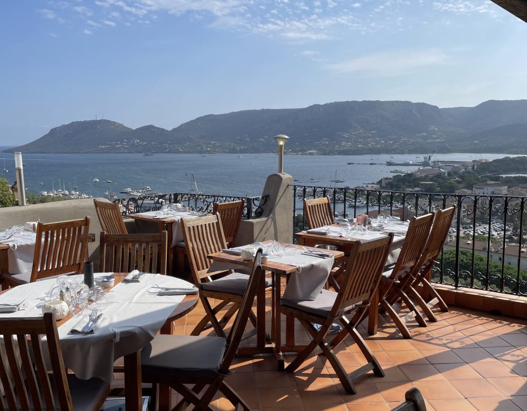 l antigu restaurnaant traditionnel porto vecchio centre ville vue panoramique